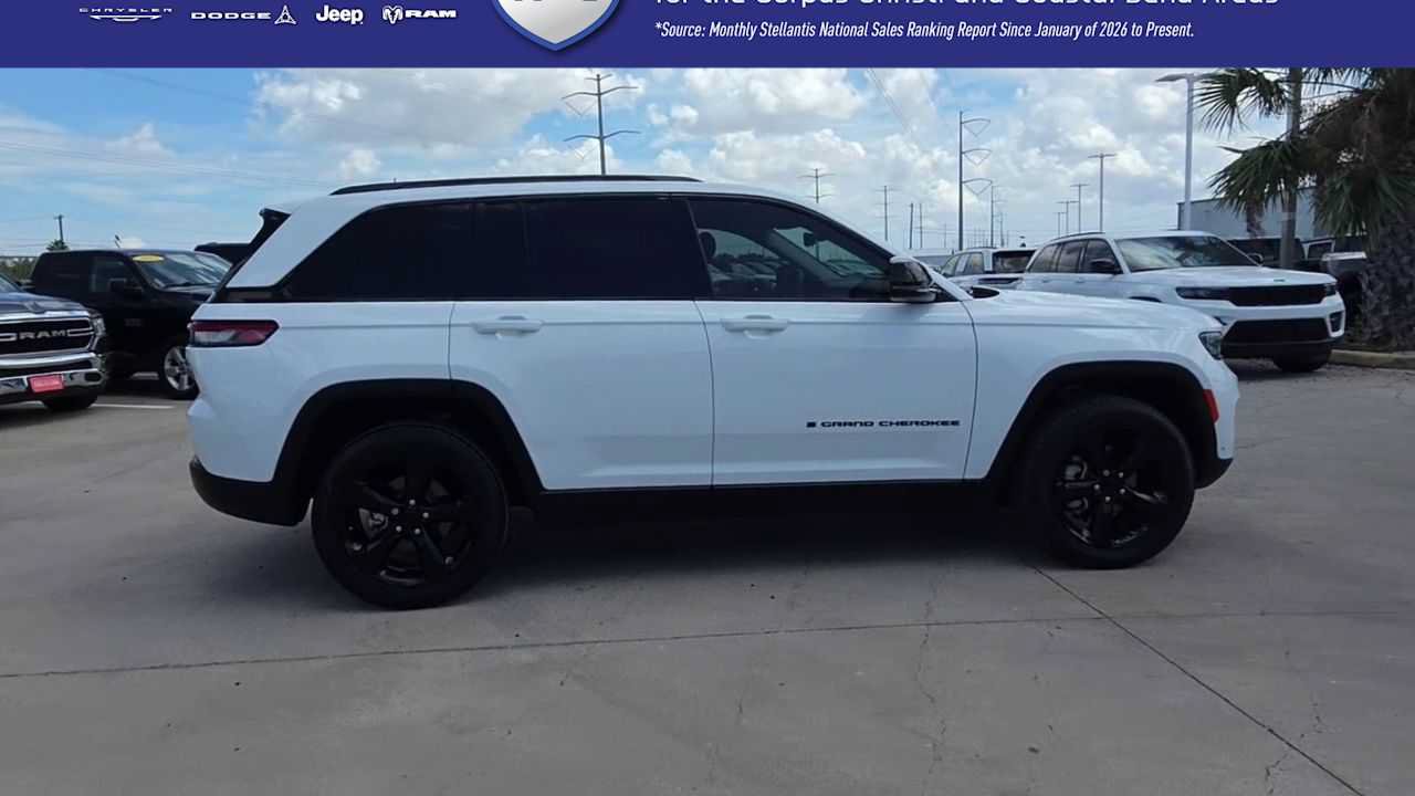 Used 2023 Jeep Grand Cherokee Limited w/ Luxury Tech Group II AWD/4WD image 9