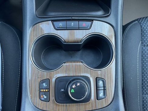 Certified 2023 GMC Acadia SLE w/ Driver Convenience Package image 23