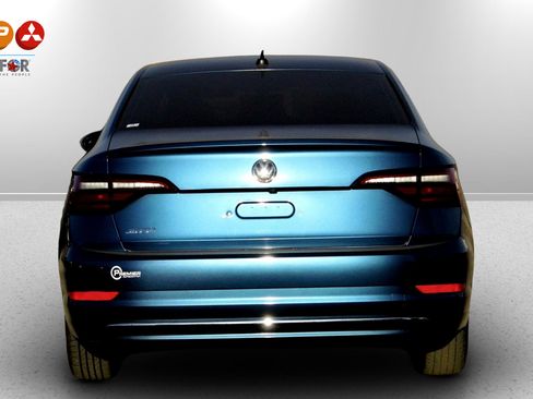 Used 2021 Volkswagen Jetta SE w/ SE Cold Weather Package image 6