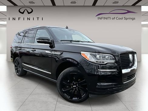 Used 2022 Lincoln Navigator Reserve image 1