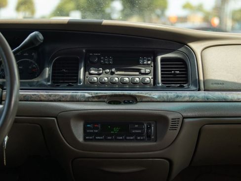 Used 1999 Ford Crown Victoria LX RWD image 24