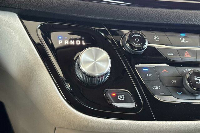 Used 2022 Chrysler Pacifica Touring-L FWD image 19