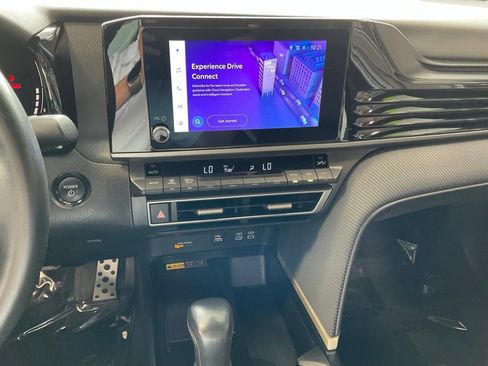 Used 2025 Toyota Camry SE FWD image 15