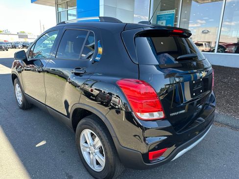 Used 2021 Chevrolet Trax LT w/ Premium Seat Package AWD/4WD image 7
