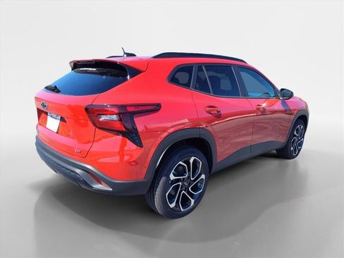 New 2026 Chevrolet Trax RS w/ Sunroof Package FWD image 5