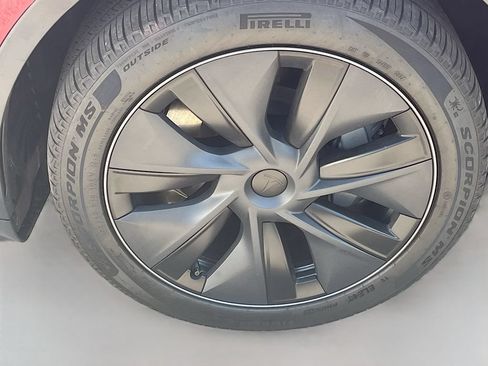 Used 2024 Tesla Model Y Long Range AWD/4WD image 30
