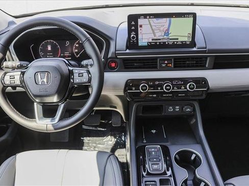 New 2025 Honda Pilot Touring image 26