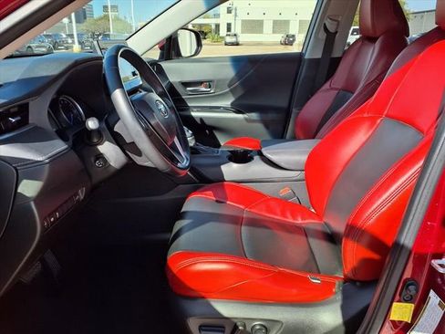 Used 2021 Toyota Venza LE w/ Carpet Mat Package (TMS) image 4