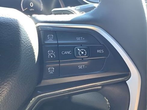 Certified 2023 Jeep Grand Cherokee Altitude image 22