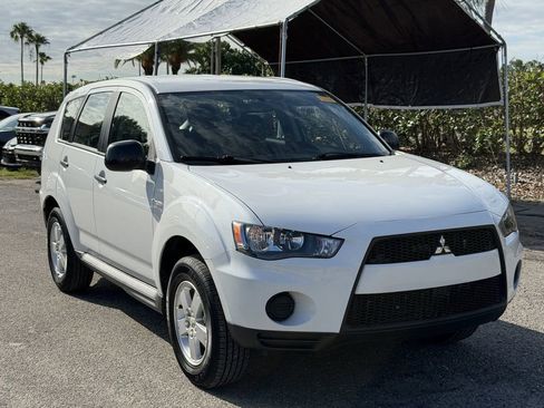 Used 2010 Mitsubishi Outlander ES FWD image 1