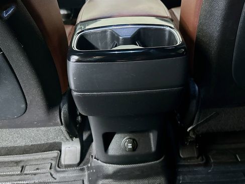 Used 2024 Kia Telluride EX w/ EX Captain's Chair Package image 27