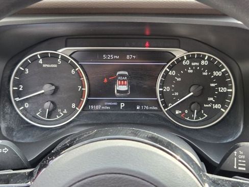 Used 2023 Nissan Rogue SV FWD image 22
