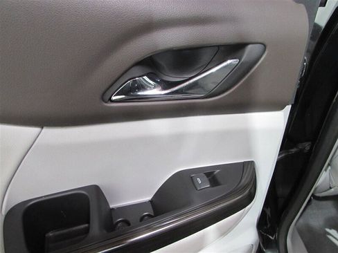 Used 2023 GMC Acadia SLT image 97