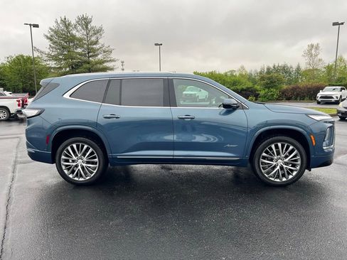 Used 2025 Buick Enclave Avenir w/ Super Cruise Package AWD/4WD image 4