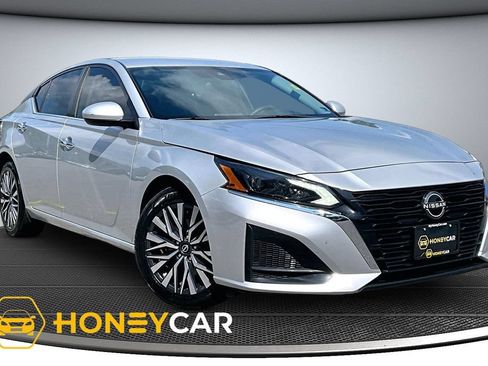 Used 2023 Nissan Altima 2.5 SV FWD image 1