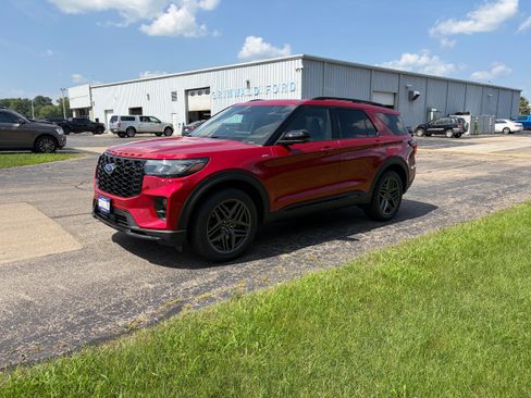 New 2026 Ford Explorer ST-Line w/ ST-Line Street Pack AWD/4WD image 2