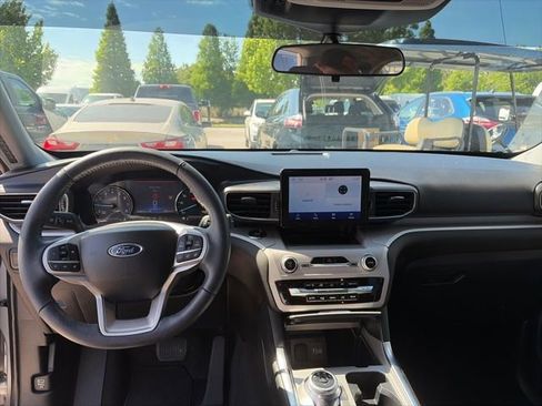 Used 2023 Ford Explorer XLT w/ Equipment Group 202A RWD image 11