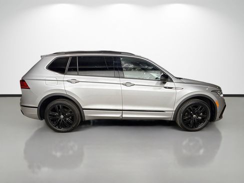 Used 2022 Volkswagen Tiguan SE R-Line image 2