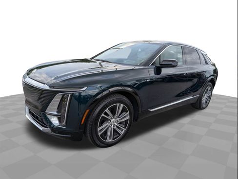 Certified 2024 Cadillac Lyriq Luxury AWD/4WD image 8