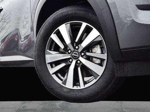 Certified 2024 Nissan Pathfinder SL image 3