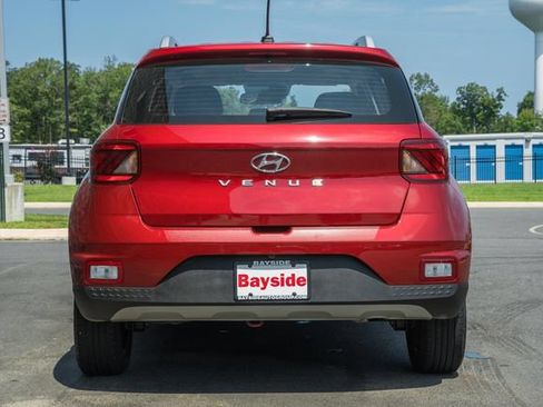 Used 2024 Hyundai Venue SEL FWD image 7