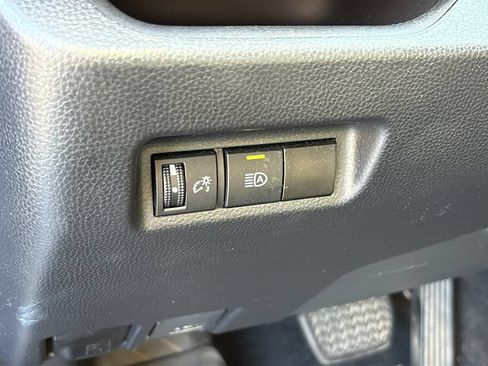 Used 2021 Toyota RAV4 XLE AWD/4WD image 11
