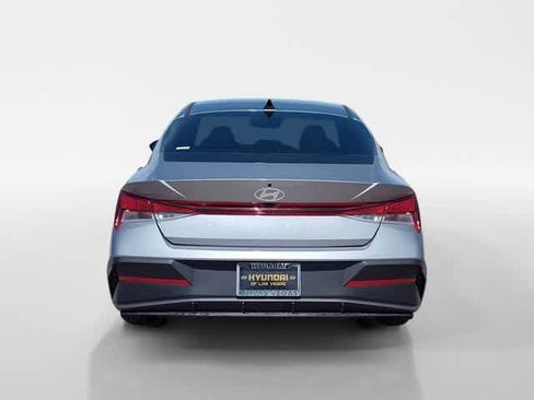 New 2026 Hyundai Elantra SE FWD image 4