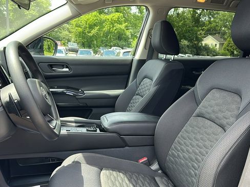 Used 2022 Nissan Pathfinder S image 13