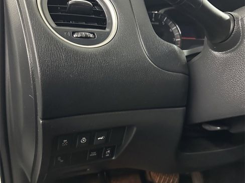 Used 2020 Nissan Pathfinder SL image 15