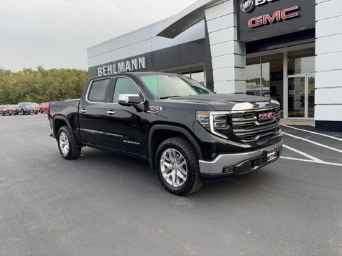 Used 2022 GMC Sierra 1500 SLT image 2