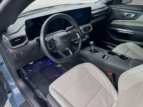Used 2025 Ford Mustang GT Premium RWD image 9