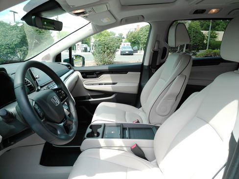 Used 2025 Honda Odyssey Touring image 12