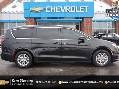 Used 2021 Chrysler Pacifica Touring-L w/ Uconnect Theater Family Group