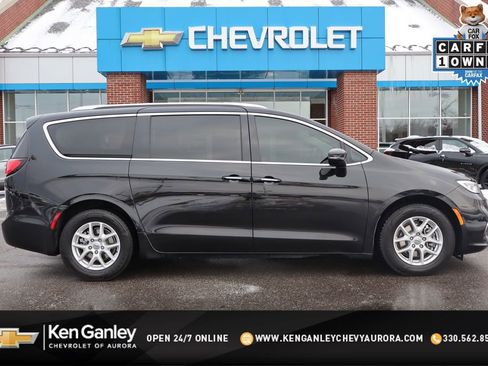 Used 2021 Chrysler Pacifica Touring-L w/ Uconnect Theater Family Group image 1
