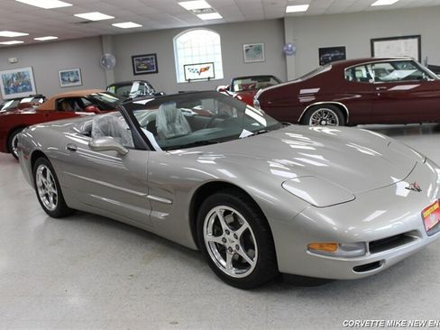 Used 2000 Chevrolet Corvette Convertible w/ Performance Handling Pkg RWD image 25