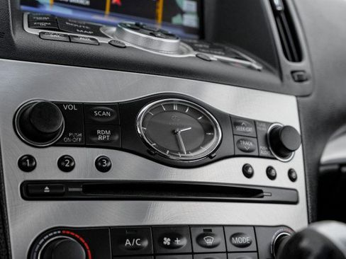 Used 2011 INFINITI G37 Convertible w/ Premium Pkg RWD image 24