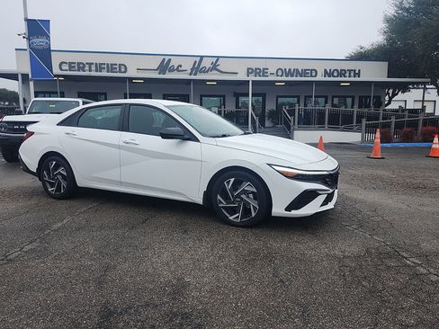 Used 2025 Hyundai Elantra Sport image 1