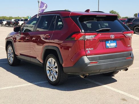 Used 2019 Toyota RAV4 XLE Premium FWD image 3