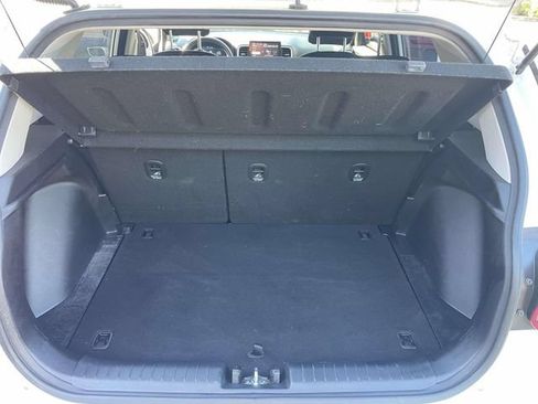 Used 2024 Hyundai Venue SEL FWD image 10