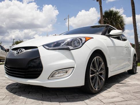 Used 2013 Hyundai Veloster w/ Style Pkg FWD image 10