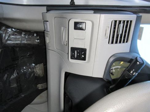 Used 2013 Toyota Corolla LE image 9