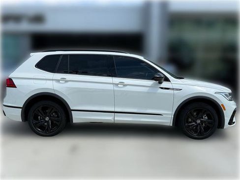 Used 2023 Volkswagen Tiguan SE R-Line FWD image 6