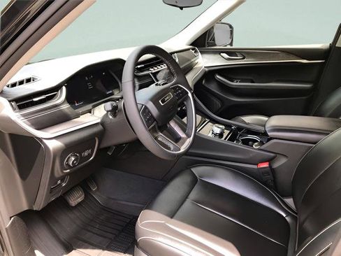 Used 2023 Jeep Grand Cherokee L Limited AWD/4WD image 11