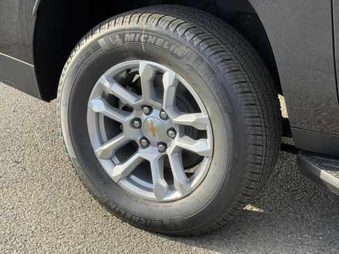 New 2026 Chevrolet Suburban LT w/ Comfort Package image 38