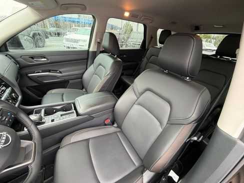 Used 2026 Nissan Pathfinder SL FWD image 7