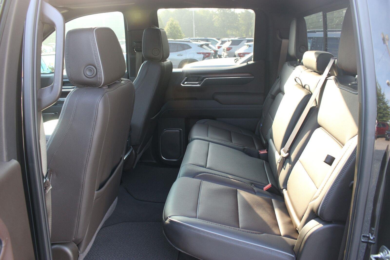 Used 2025 GMC Sierra 1500 Denali w/ Denali Reserve Package AWD/4WD image 32