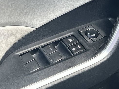 Used 2019 Toyota RAV4 XLE FWD image 21