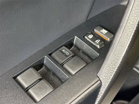 Used 2017 Toyota Corolla SE FWD image 24