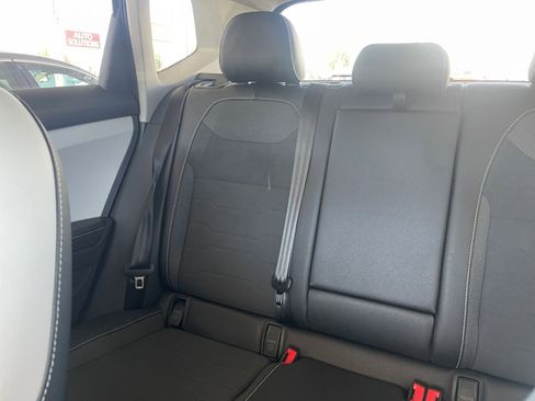 Used 2025 Volkswagen Taos SE image 39