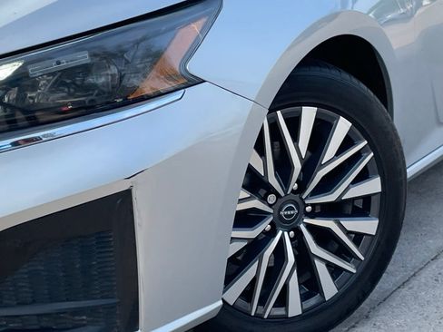 Used 2024 Nissan Altima 2.5 SV FWD image 9